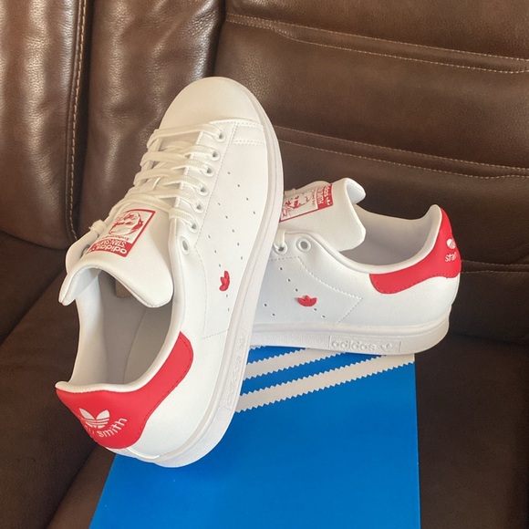 Adidas Women’s Stan Smith Shoes - Picture 6 of 8